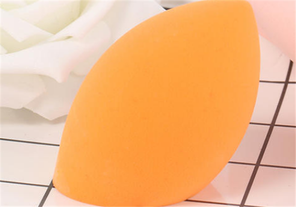 美妆蛋斜切好用还是水滴好用，斜切面的美妆蛋用哪头化妆