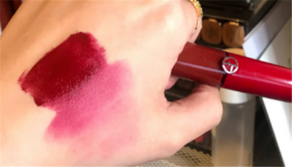 阿玛尼红管201和406试色对比​，阿玛尼红管201和406哪个好看