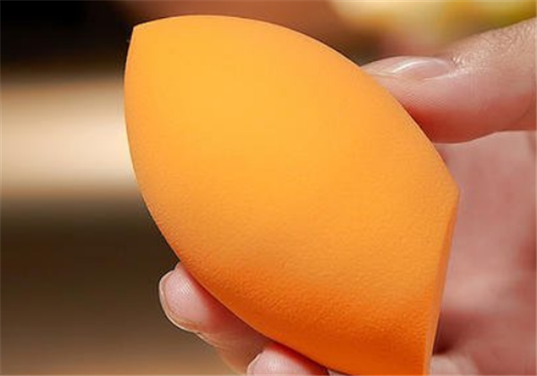 美妆蛋不洗第二天能不能继续用​，可以用微波炉价格清洗吗