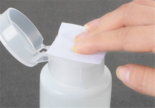 卸甲水进眼睛有什么危害，​卸甲水会失明吗