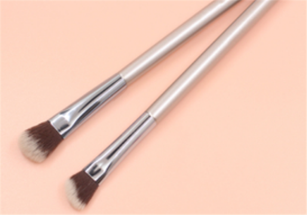 鼻影刷都能干什么，​鼻影刷可以用来画眼影吗