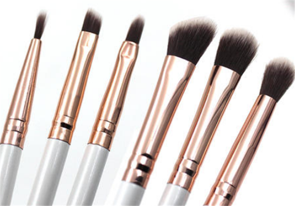 怎么区分眼影刷和唇刷，​两者之间的区别是什么