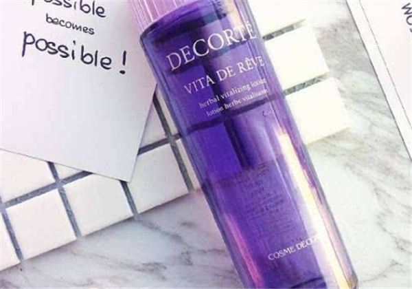 化妆水辣眼睛是怎么回事，​化妆水辣眼睛是不是假的