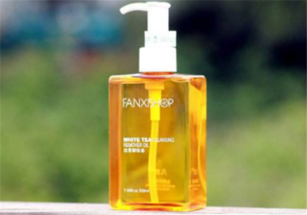 卸妆油适合卸彩妆还是淡妆，用了过后还要不要洁面