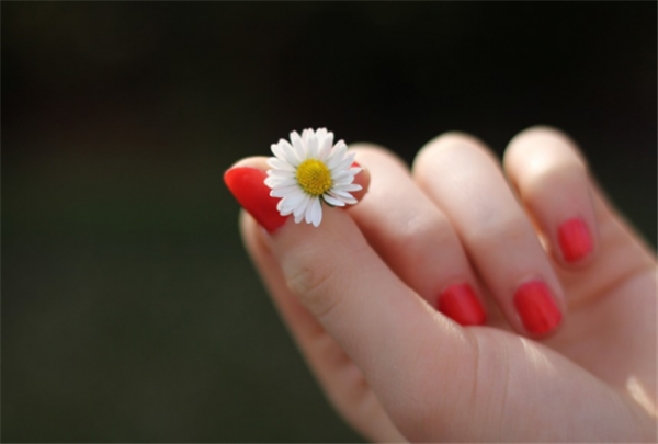 贴片美甲有气泡怎么办，贴片美甲能坚持多久