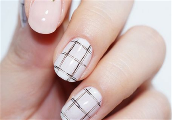 做美甲照灯的顺序，照灯多长时间为好