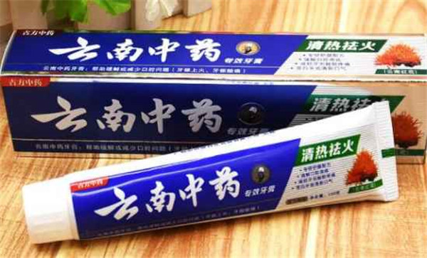 牙膏洗脸用什么牙膏好，牙膏洗脸多久一次好