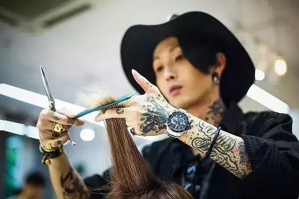 发型师要走，还带走一批老客户，怎么破