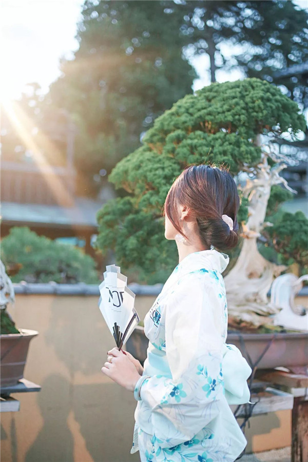 如果外出旅行只能带一件护肤品，你会选择什么