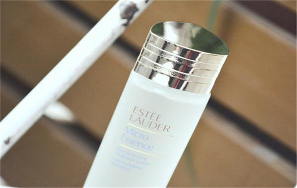 雅诗兰黛微精华水怎么样，雅诗兰黛微精华水用法