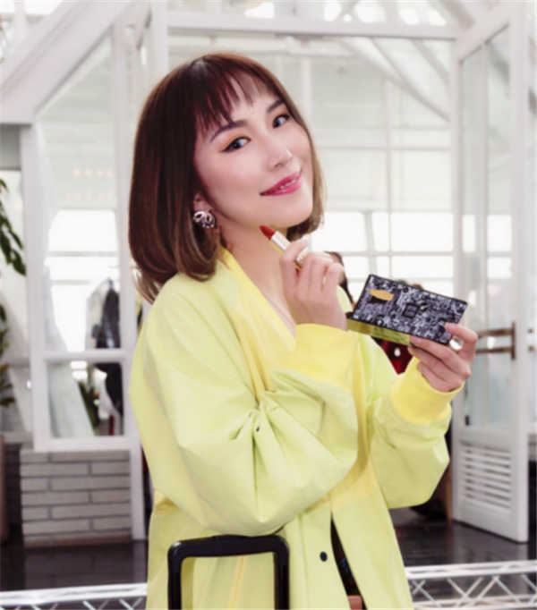 玛丽黛佳携手最潮咖位时髦精 打造首尔时装周超chic妆容