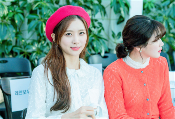 玛丽黛佳携手最潮咖位时髦精 打造首尔时装周超chic妆容