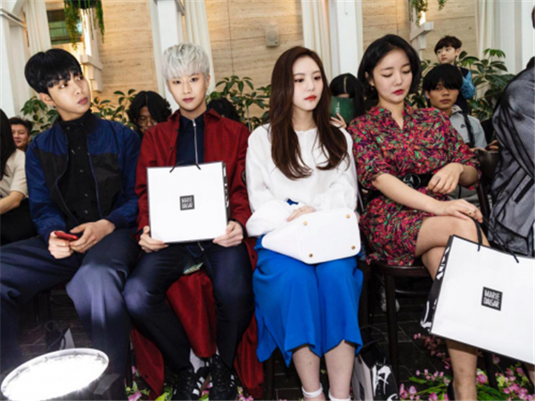 玛丽黛佳携手最潮咖位时髦精 打造首尔时装周超chic妆容