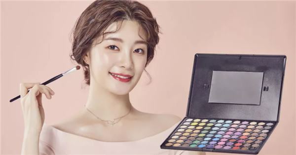 一化眼妆就眼干，小心是这种病