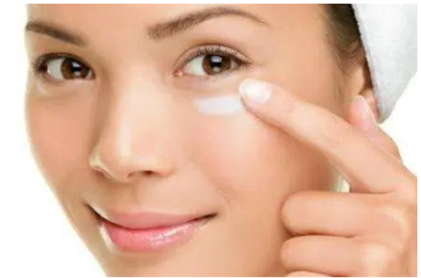 “眼霜”到底有没有用？深扒它的谎言和真相