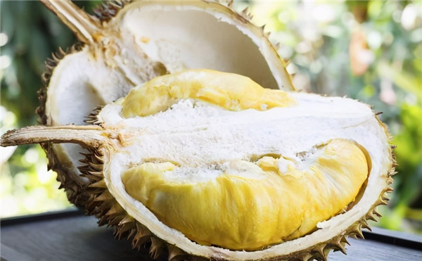 不想被叫“老女人”，4种水果要记得忌口，利于养护肌肤