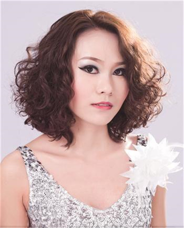 中年女性烫头显老教你几招，避开雷区又时髦