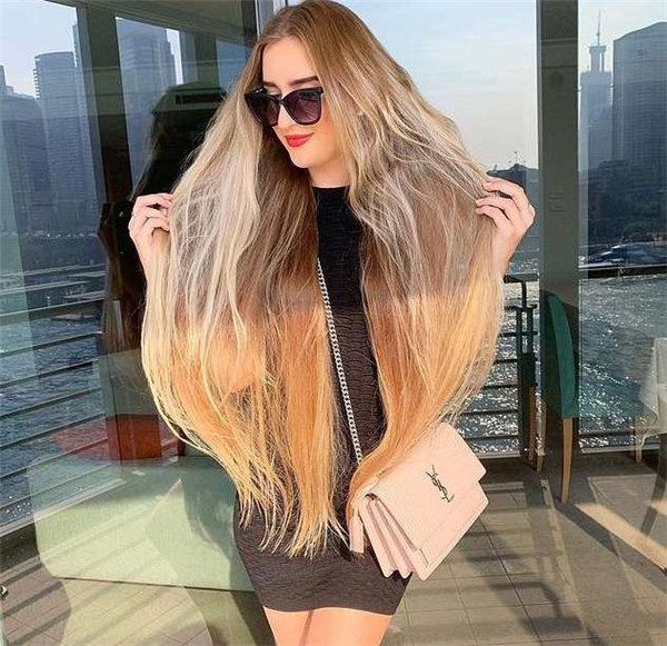 澳洲女子5年没剪头发，如今长到1米，洗后要3个小时才能干