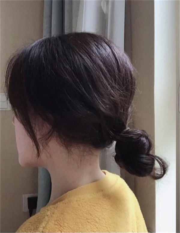 “手残”不会扎丸子头?教你3个小技巧,减龄还俏皮,解决小尴尬