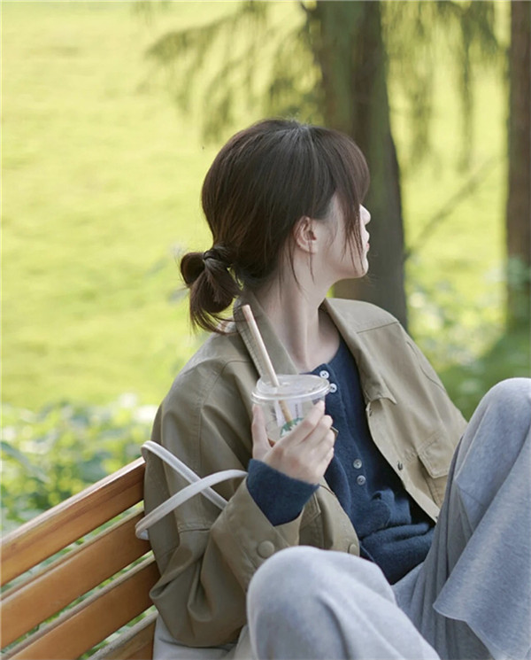 “手残”不会扎丸子头？教你3个小技巧，减龄还俏皮，解决小尴尬