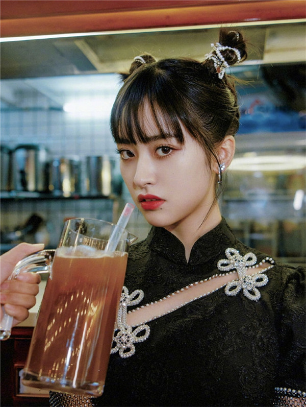 “手残”不会扎丸子头？教你3个小技巧，减龄还俏皮，解决小尴尬