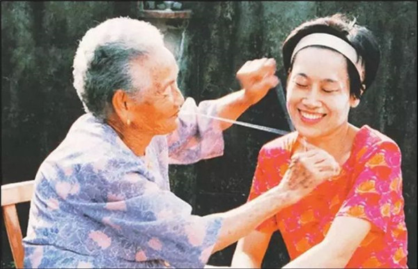 除了拍照磨皮还不够，欧美女生迷上了人工磨皮