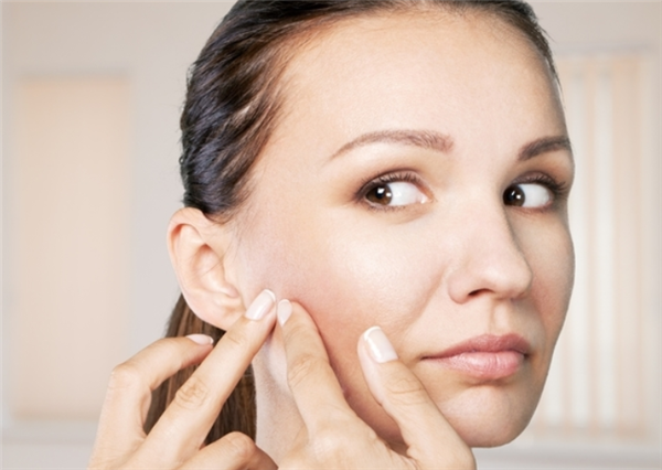 想要皮肤光滑？简单，改掉五个坏习惯，“青春痘”都不敢靠近你