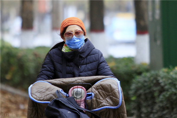 一到冬天皮肤就容易瘙痒难耐，告诉爸妈，这样做可以缓解皮肤瘙痒