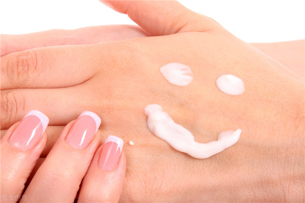 用护手霜做手膜后需不需要洗手消毒？夜里擦护手霜有哪些好处呢