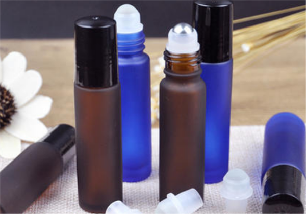 滚珠香水好还是喷雾好，​滚珠香水和喷雾哪个更粘稠