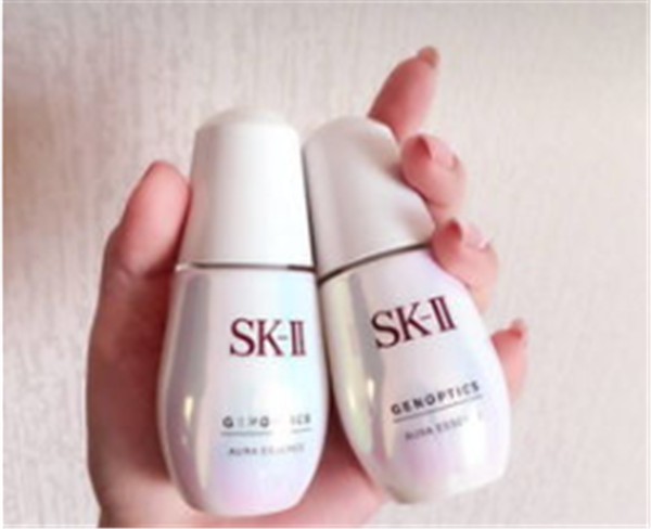 SK2小灯泡美白精华白天能用吗