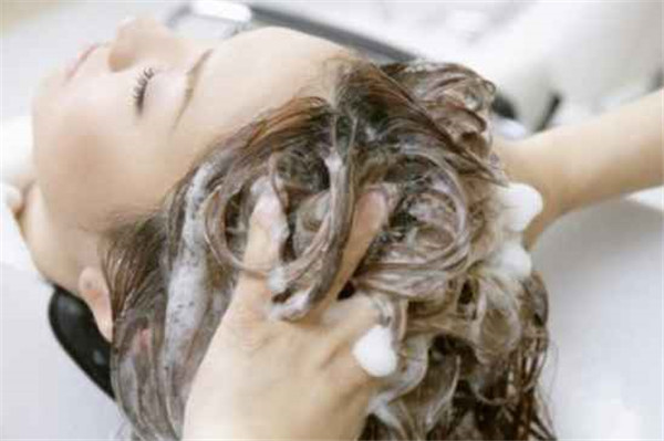 孕妇洗发水成分禁用表都有哪些，一般洗发水孕妇能用吗