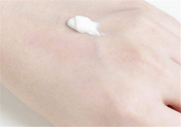 化妆的水乳和护肤的水乳一样吗，有什么区别