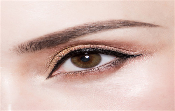 眼线二次补色最佳时间，眼线二次补色还会结痂吗