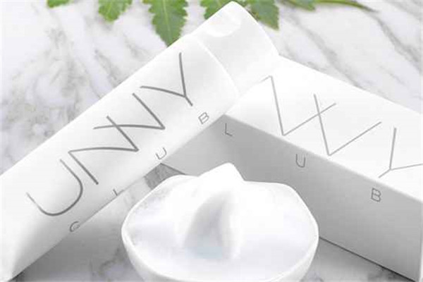 氨基酸洗面奶有卸妆的功能吗，氨基酸洗面奶用久了会怎么样