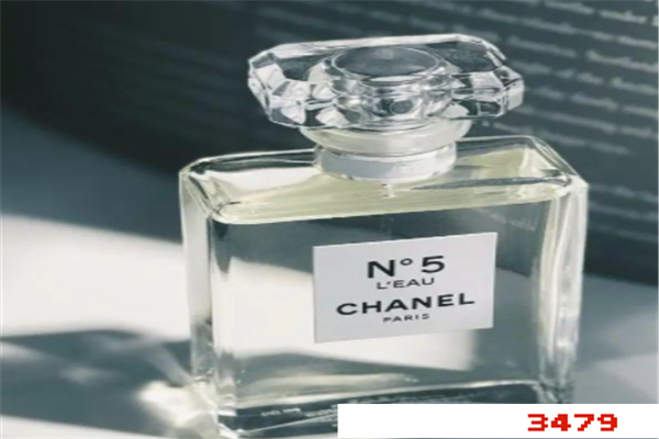 香奈儿香水5号有几款，香奈儿5号香水的故事和灵感