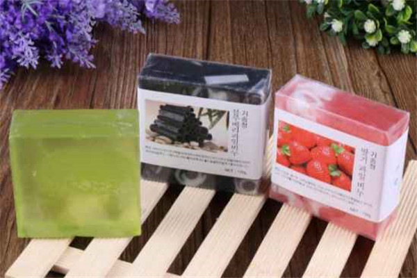 肥皂可以洗头发吗，肥皂洗脸对皮肤好吗