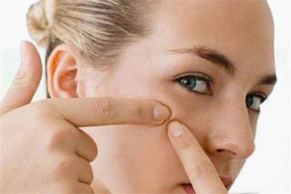 挤痘痘的坏处有什么，为什么不能挤痘痘