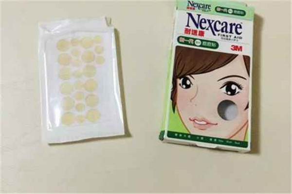 痘痘贴贴多久拿下来，痘痘贴贴出来的白色东西是什么