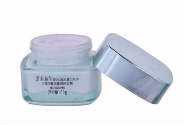 保湿霜要用卸妆水吗，保湿霜要天天使用吗