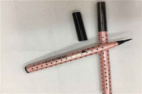 眼线笔会不会伤害眼睛，眼线笔会导致眼睛过敏吗