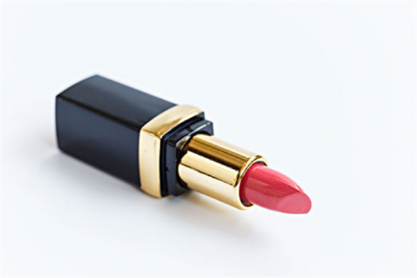 口红怎么不掉色不沾杯，口红掉色的好一点还是不掉的好一点