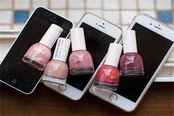指甲油颜色怎么选择，指甲油涂抹步骤
