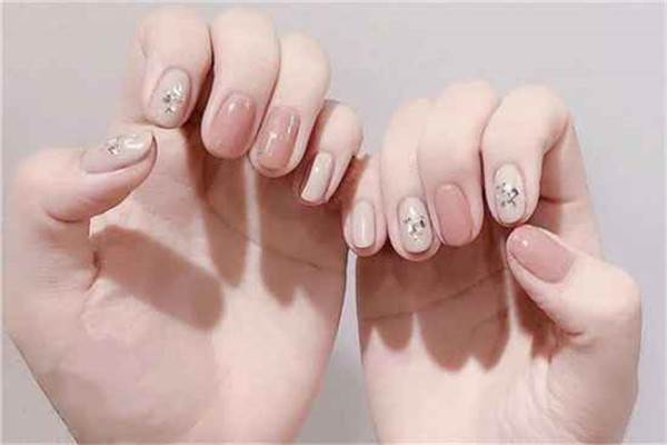 美甲底胶的作用是什么，美甲底胶涂几层比较好