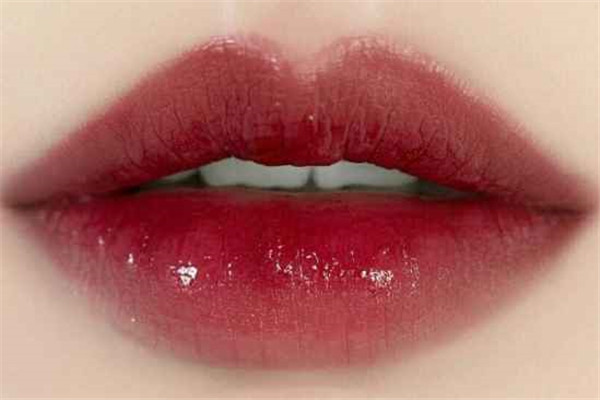 唇釉与口红有什么区别，唇釉哪个牌子最好用