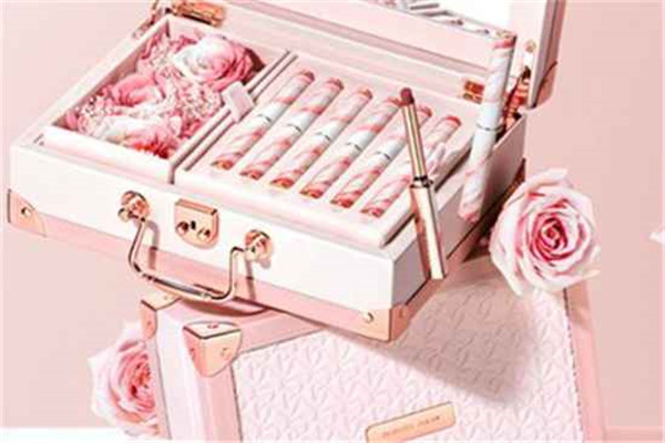 完美日记永生花礼盒多少钱，完美日记永生花礼盒怎么样