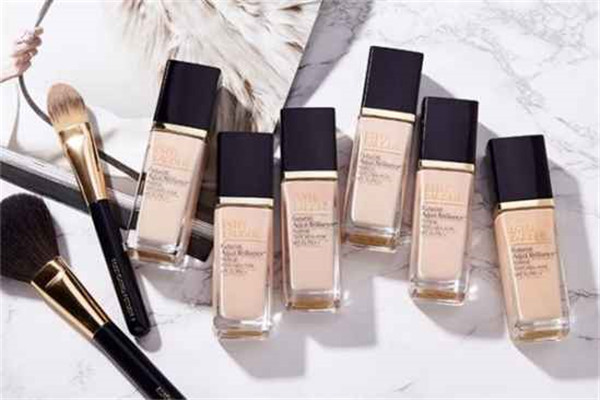 雅诗兰黛粉底液好用吗，雅诗兰黛粉底液怎么使用