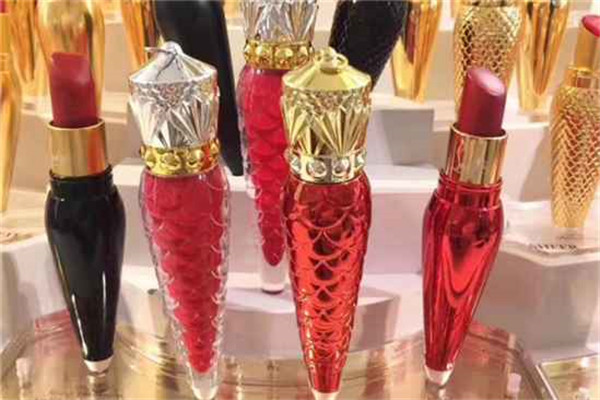 萝卜丁口红有小样吗，萝卜丁口红有红色包装盒吗