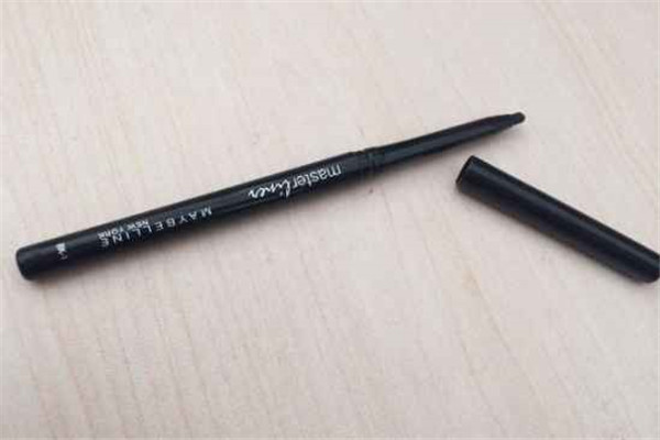 眼线胶笔会干吗，眼线胶笔会晕染吗