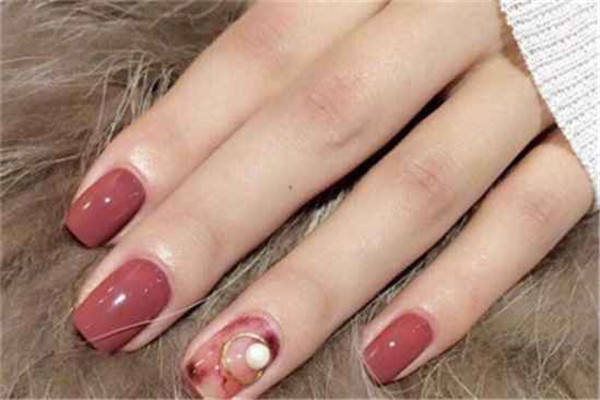 美甲底胶会伤害指甲吗，美甲底胶能当封层用吗